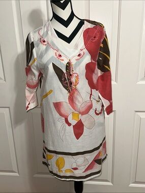 La Cera White Floral V-Neck Tunic with Pink & Red Accents